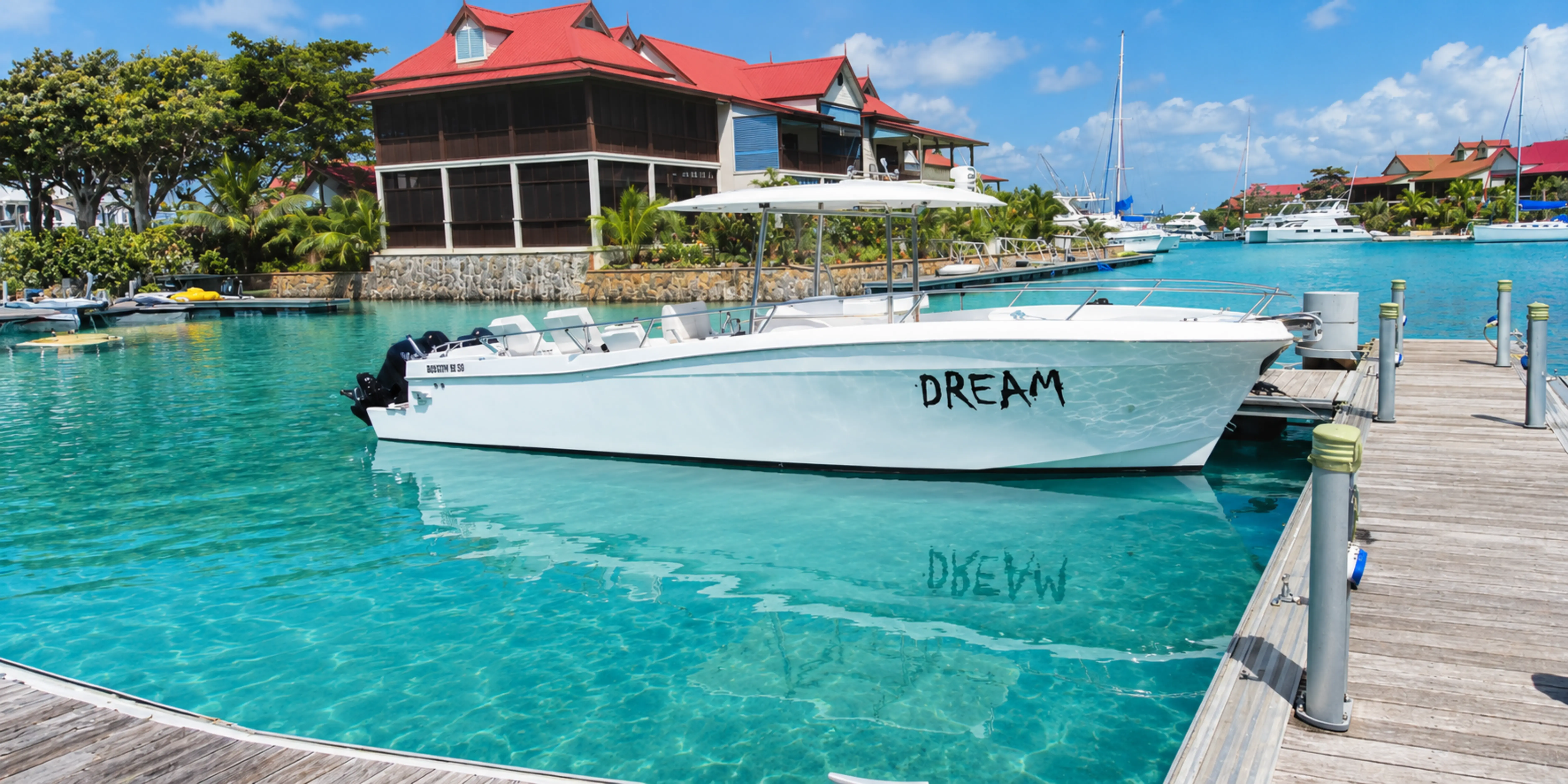 Duretti yacht cruising at sea